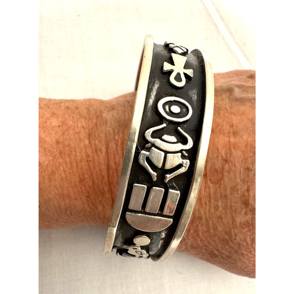 Vintage Egyptian Hieroglyphs Sterling Silver Bracelet Cuff 50 grams Storyteller - Picture 2 of 10